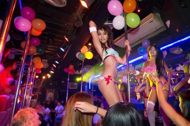 Nanapong Dance Contest – Angelwitch vs Dollhouse