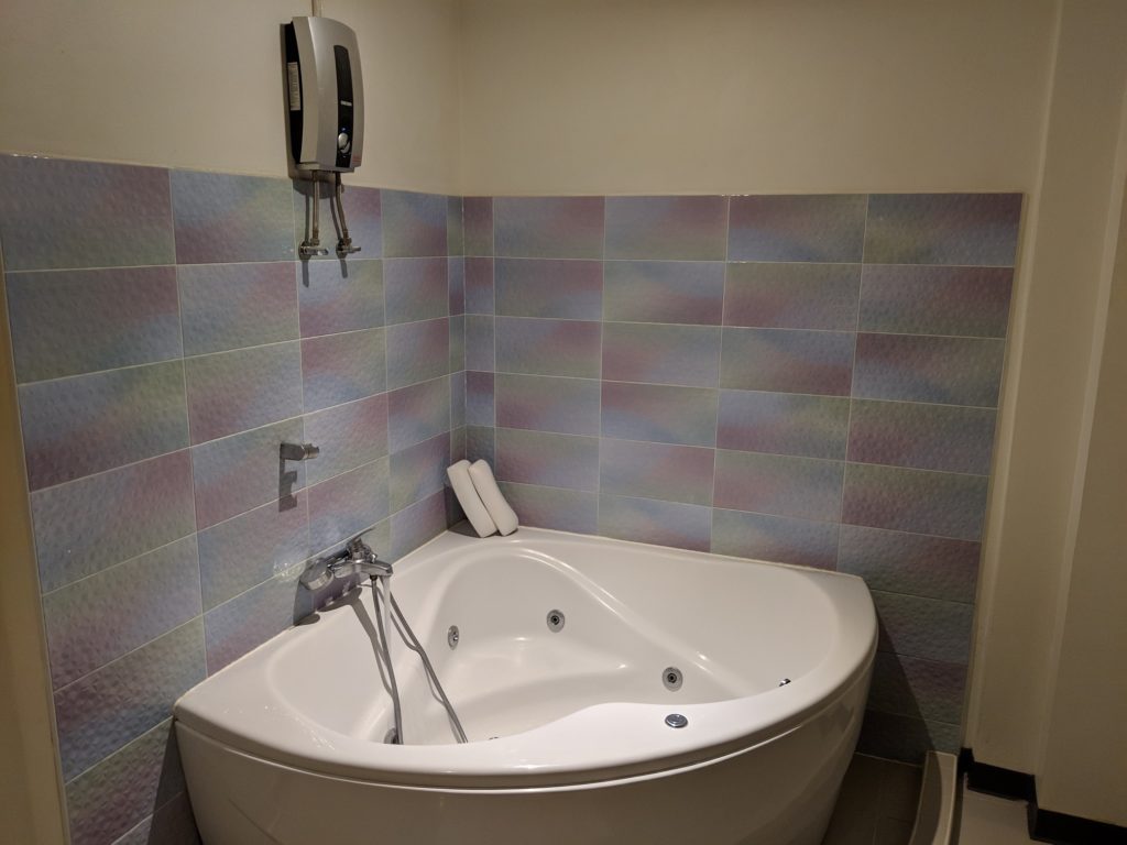 VIP Jacuzzi Room - Hera's Massage Shop