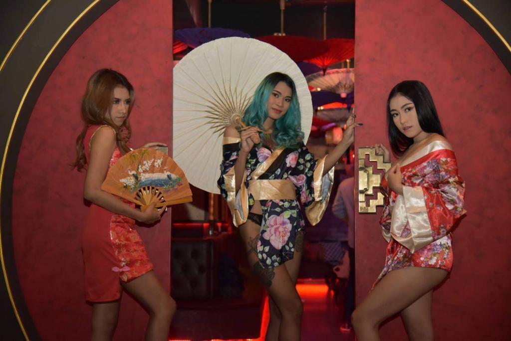 Beautiful Geisha Girls