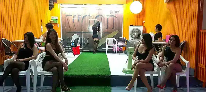 Wood Bar Bangkok Blowjob Bar
                       